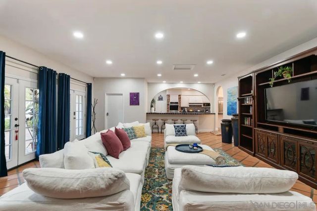 1005 Solymar Drive, La Jolla, CA 92037