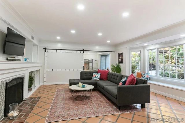 1005 Solymar Drive, La Jolla, CA 92037