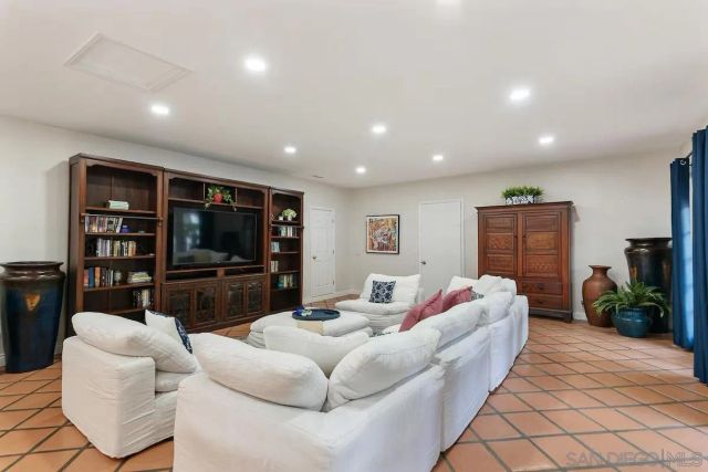 1005 Solymar Drive, La Jolla, CA 92037