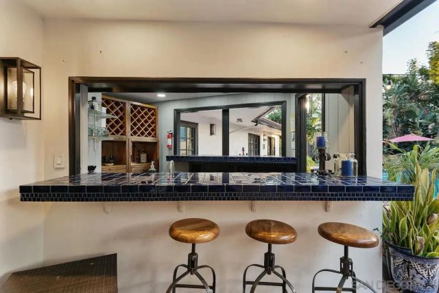 1005 Solymar Drive, La Jolla, CA 92037