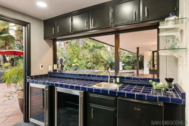 1005 Solymar Drive, La Jolla, CA 92037