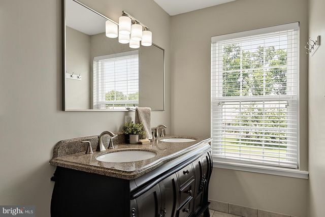15203 PHILIP LEE RD, Chantilly, VA 20151