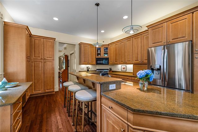 715 College St, Shadyside, PA 15232