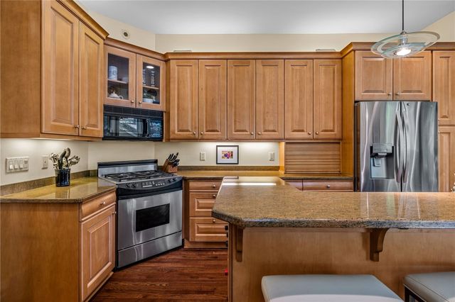 715 College St, Shadyside, PA 15232