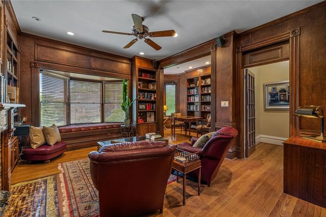 715 College St, Shadyside, PA 15232