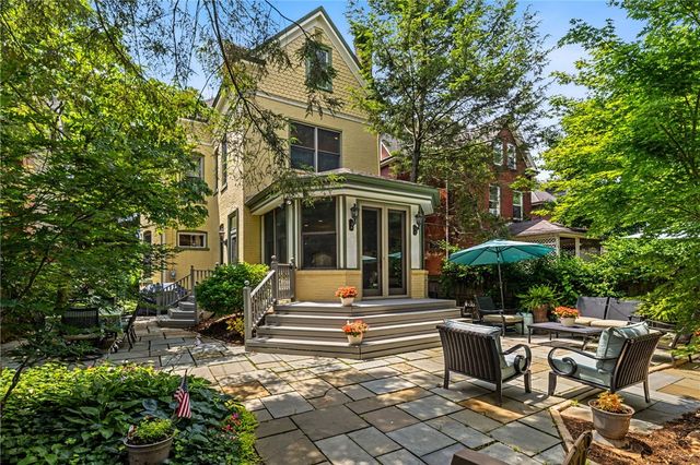 715 College St, Shadyside, PA 15232