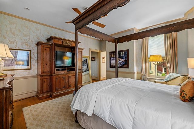 715 College St, Shadyside, PA 15232