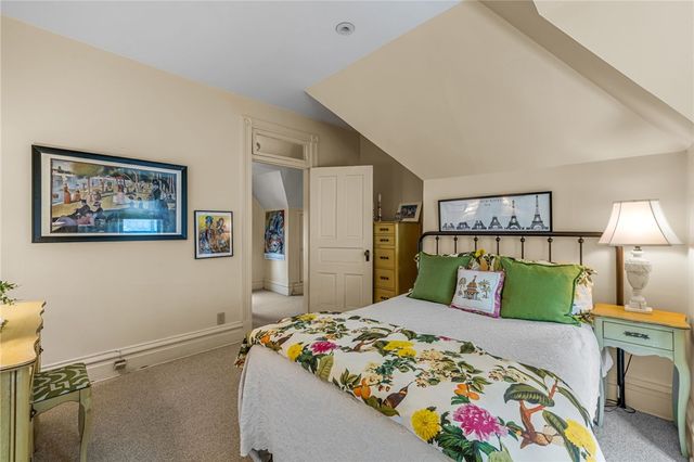 715 College St, Shadyside, PA 15232