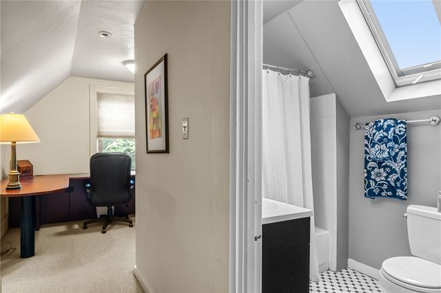 715 College St, Shadyside, PA 15232