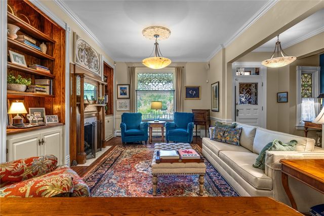 715 College St, Shadyside, PA 15232