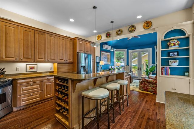 715 College St, Shadyside, PA 15232