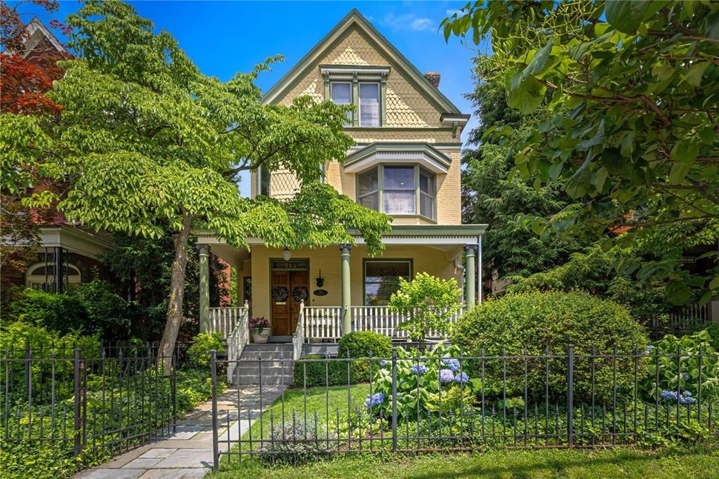 715 College St, Shadyside, PA 15232