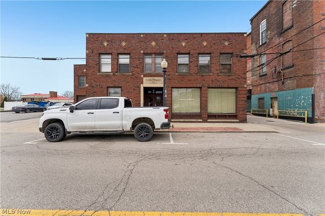70 4th Street NW, Barberton, OH 44203