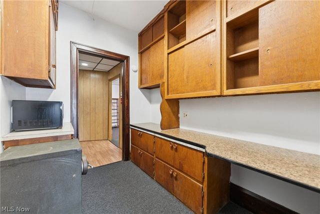 70 4th Street NW, Barberton, OH 44203