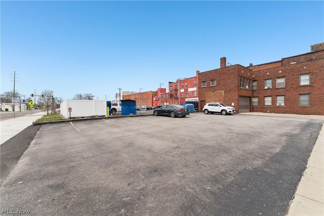 70 4th Street NW, Barberton, OH 44203