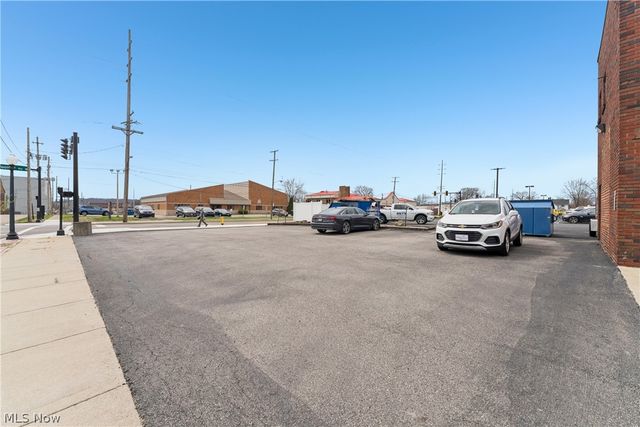 70 4th Street NW, Barberton, OH 44203
