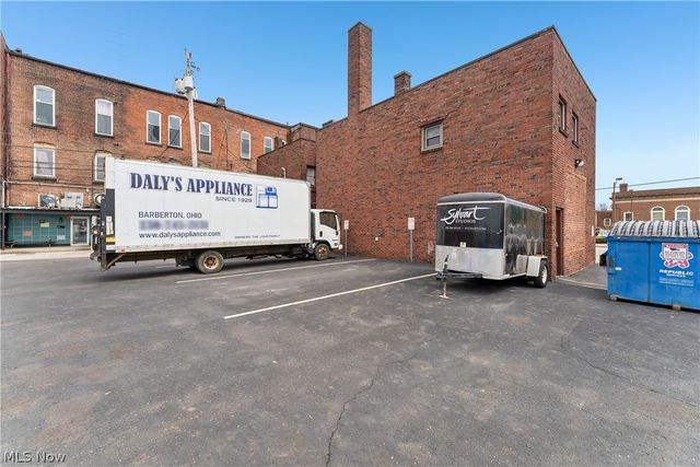 70 4th Street NW, Barberton, OH 44203
