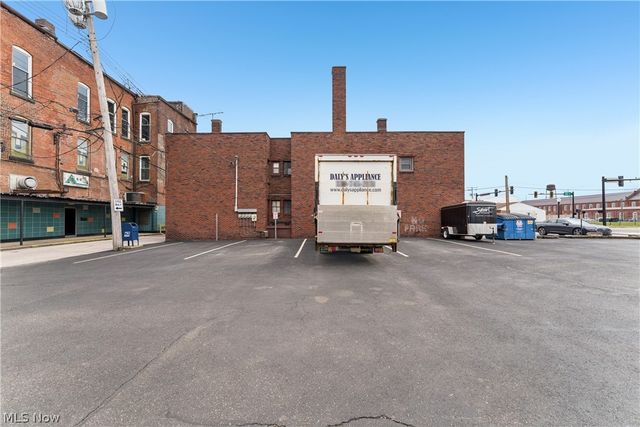 70 4th Street NW, Barberton, OH 44203