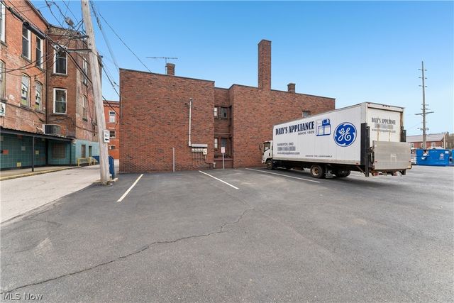 70 4th Street NW, Barberton, OH 44203