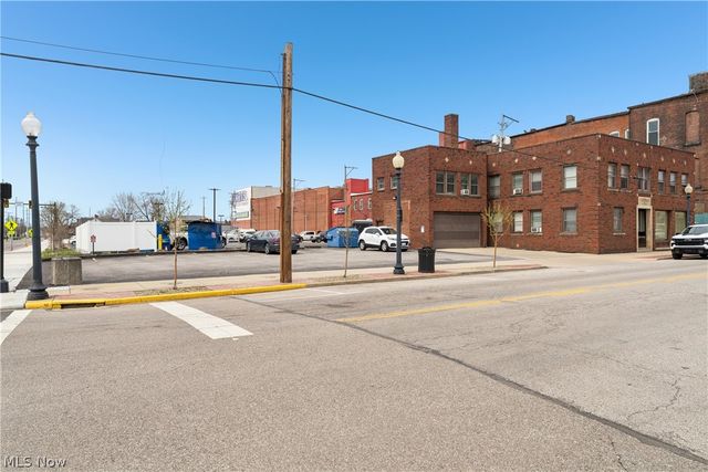 70 4th Street NW, Barberton, OH 44203