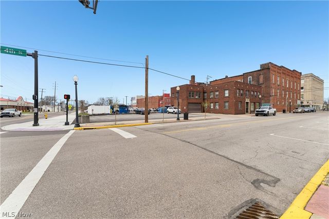 70 4th Street NW, Barberton, OH 44203