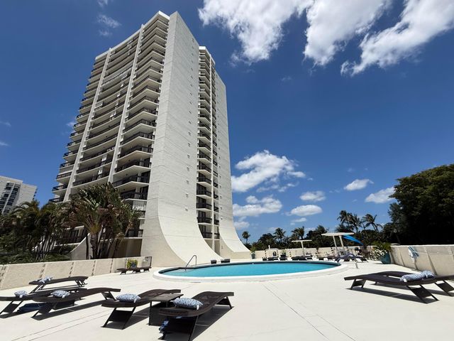 2000 Presidential Way 1204, West Palm Beach, FL 33401