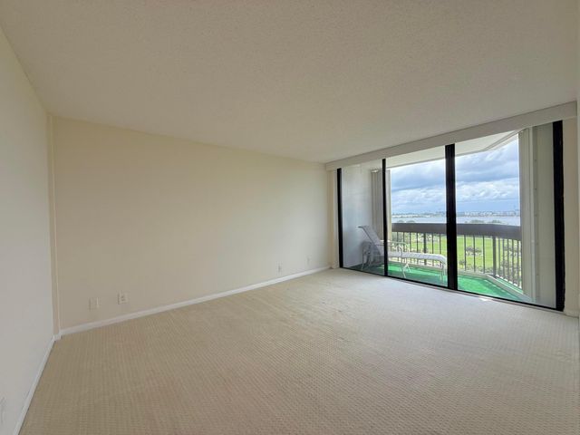 2000 Presidential Way 1204, West Palm Beach, FL 33401