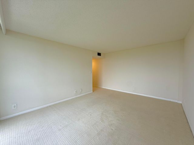 2000 Presidential Way 1204, West Palm Beach, FL 33401