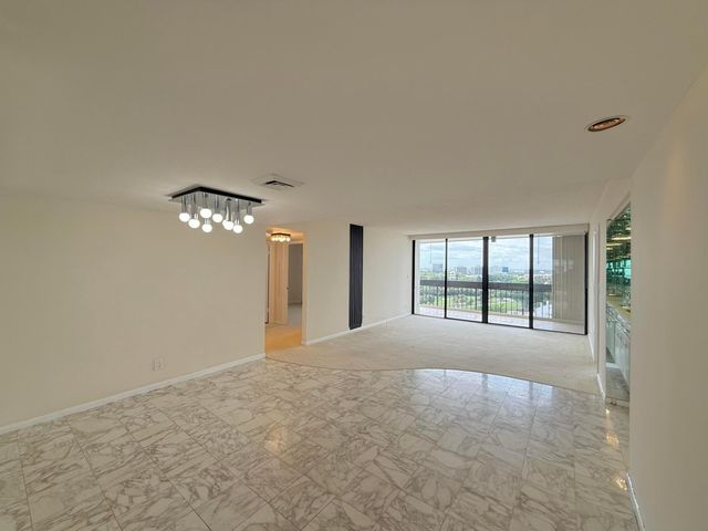 2000 Presidential Way 1204, West Palm Beach, FL 33401