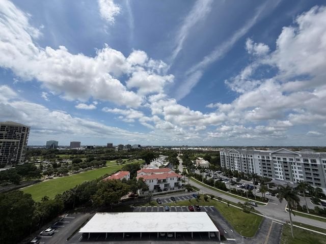 2000 Presidential Way 1204, West Palm Beach, FL 33401