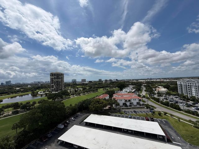 2000 Presidential Way 1204, West Palm Beach, FL 33401