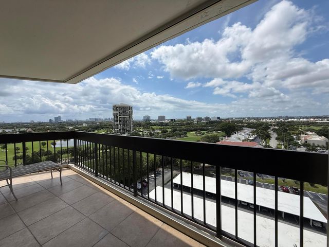 2000 Presidential Way 1204, West Palm Beach, FL 33401