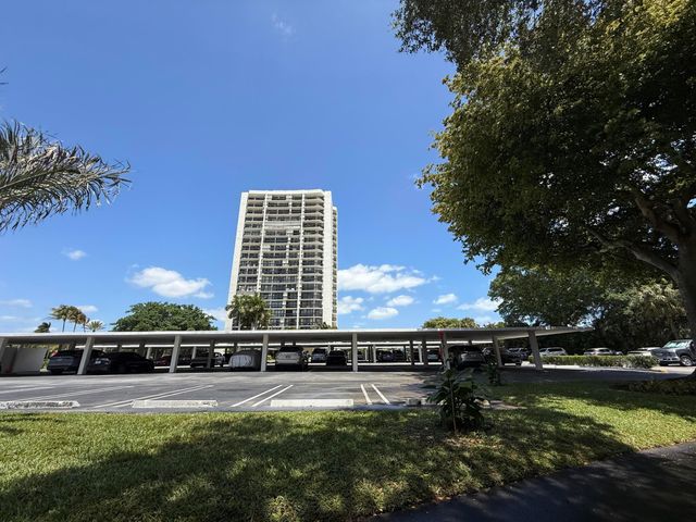 2000 Presidential Way 1204, West Palm Beach, FL 33401