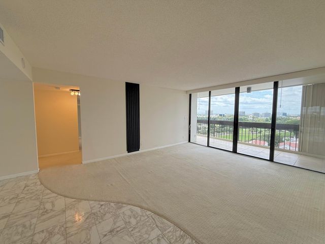 2000 Presidential Way 1204, West Palm Beach, FL 33401