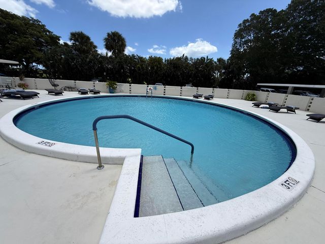 2000 Presidential Way 1204, West Palm Beach, FL 33401