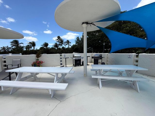 2000 Presidential Way 1204, West Palm Beach, FL 33401