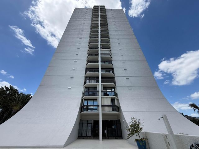 2000 Presidential Way 1204, West Palm Beach, FL 33401