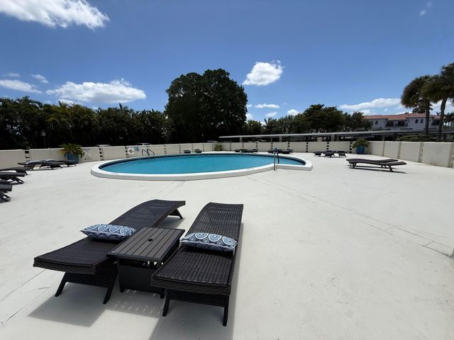 2000 Presidential Way 1204, West Palm Beach, FL 33401