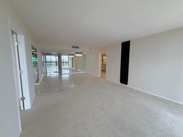 2000 Presidential Way 1204, West Palm Beach, FL 33401