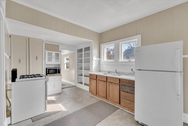 1330 W 7TH Street, Davenport, IA 52802