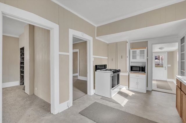 1330 W 7TH Street, Davenport, IA 52802