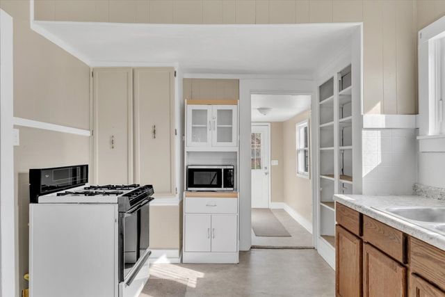 1330 W 7TH Street, Davenport, IA 52802