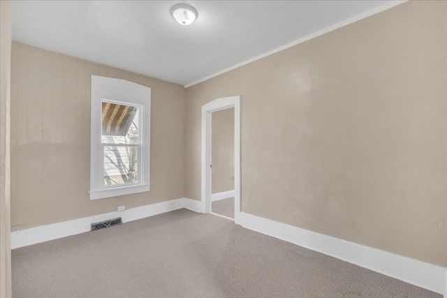 1330 W 7TH Street, Davenport, IA 52802