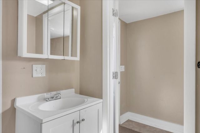 1330 W 7TH Street, Davenport, IA 52802