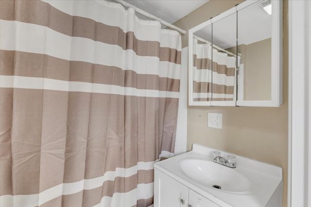 1330 W 7TH Street, Davenport, IA 52802