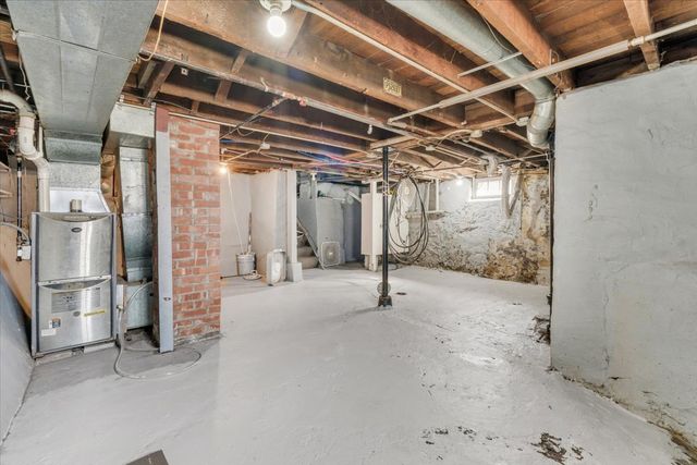 1330 W 7TH Street, Davenport, IA 52802