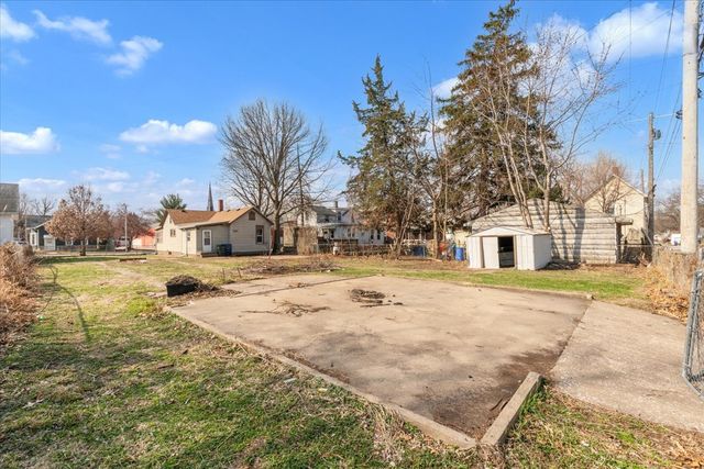 1330 W 7TH Street, Davenport, IA 52802