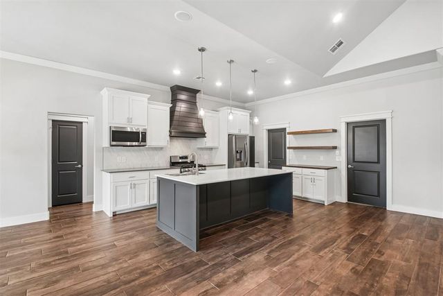 600 E Barajas Terrace, Mustang, OK 73064