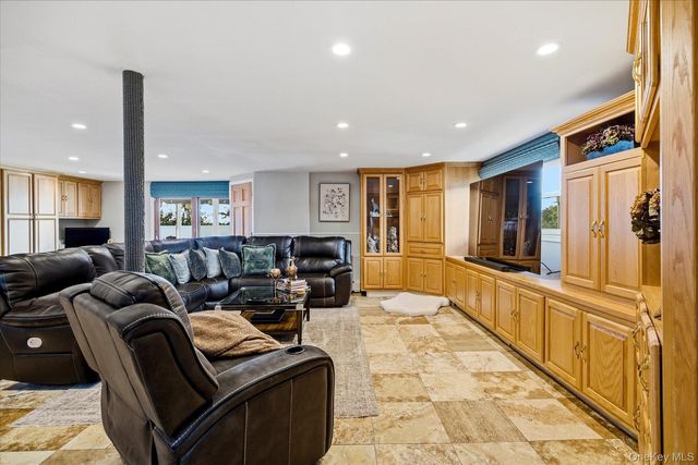 569 Links Drive S, Oceanside, NY 11572