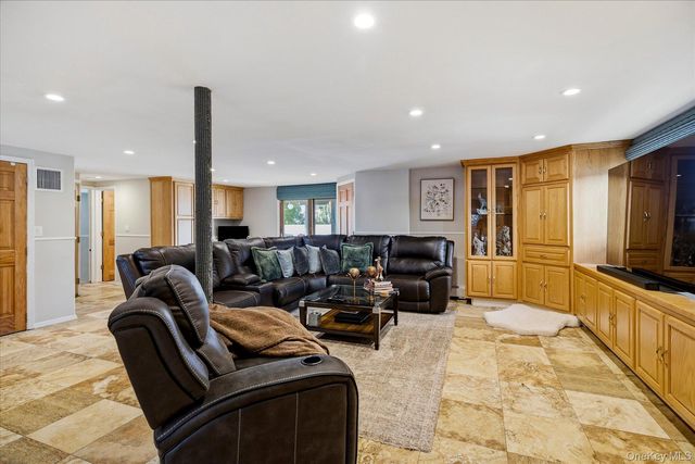 569 Links Drive S, Oceanside, NY 11572